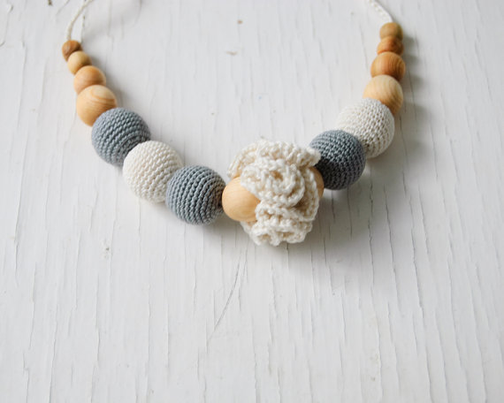 KANGAROOCARE Collier d'Allaitement et de Portage - Light Grey and Cream White